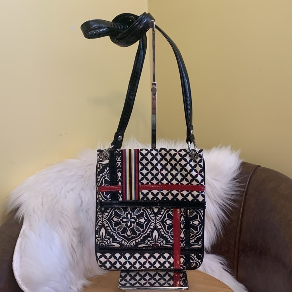 Vera Bradley | Barcelona Patent Leather Detailing Red Black White Crossbody Bag - Picture 13 of 17